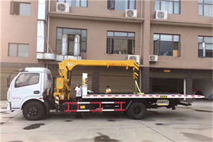 洪湖附近汽车轮胎更换